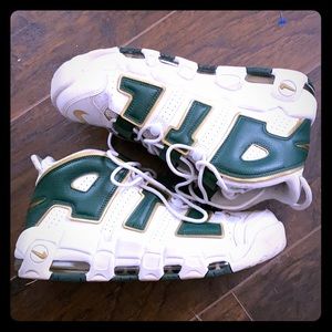 Size 9 ATL Uptempo. Worn a few times. Look new